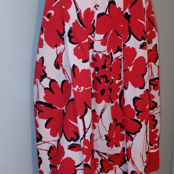 Signature by Robbie Bee Skirt Size 6P White Red Black Floral Pleats Zipper - Picture 8 of 12